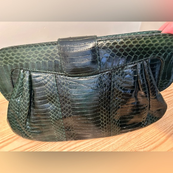 Angel Jackson Chandra genuine snakeskin clutch in dark green - Picture 4 of 6